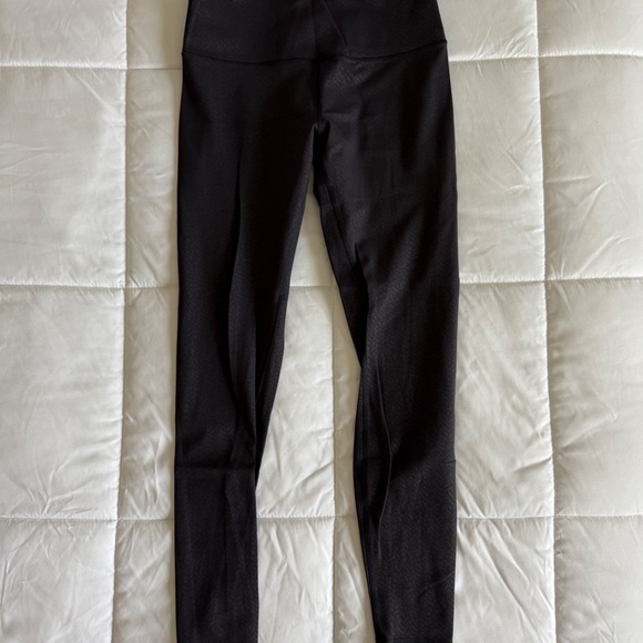 Lululemon Wunder Train 28” - Like New - Picture 2 of 4